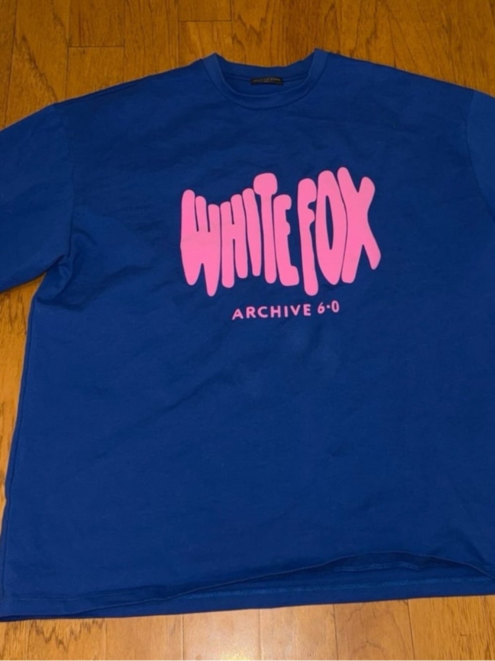 Brand New White Fox Archive 6.0 Oversized Tee in Blueberry & neon pink Size M/L